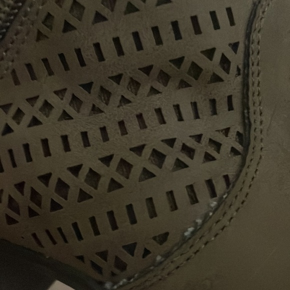 Gray boots - Picture 4 of 5